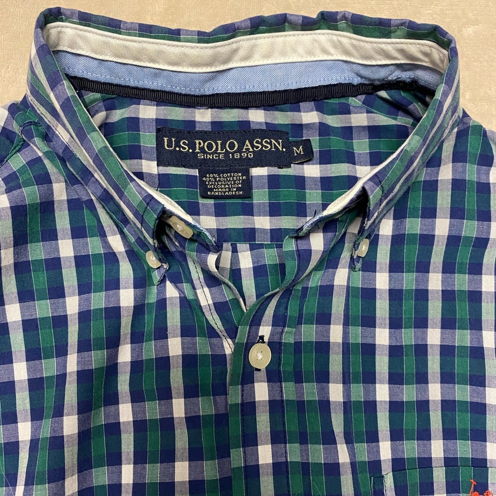 Polo button down, short sleeve men’s shirt! EUC
